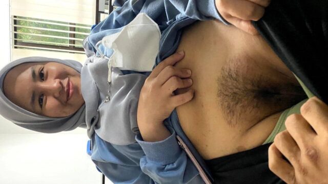 Bokep Indo Hijab Memamerkan Isi Dalam Celana