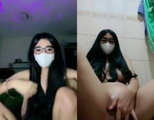 Ica Kane Dildo Colmek lanjut Ngocok Meki di WC