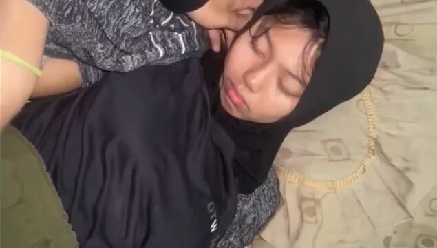 Jilbab Tanpa Sadar Sudah Kena Entot Teman