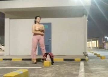 Siskaeee Eksib di Parkiran Mall