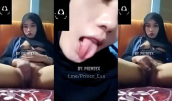 VCS Cewek Jilbab Cakep Sange Melet Crotin Tevi