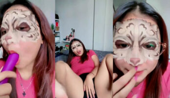 Yanie Full Face Sepong Dildo Ungu Ngangkang Dream