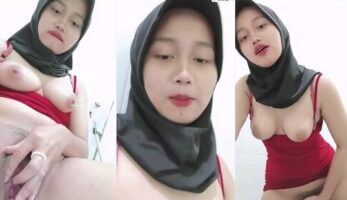 Si Jilbab Unyu Ketahuan Ortu Colmek Kamar Mandi