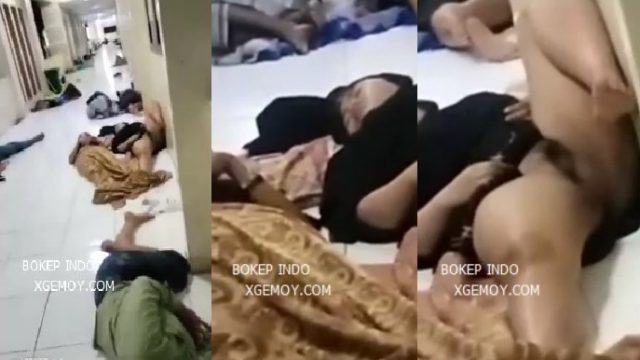 Viral! Hijab Tidur Dilantai Pepeknya Diliatin Orang