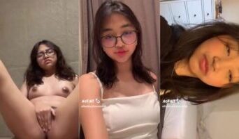 Raisel Cewek Kacamata Eksis Kamera Pengin Lima Jari