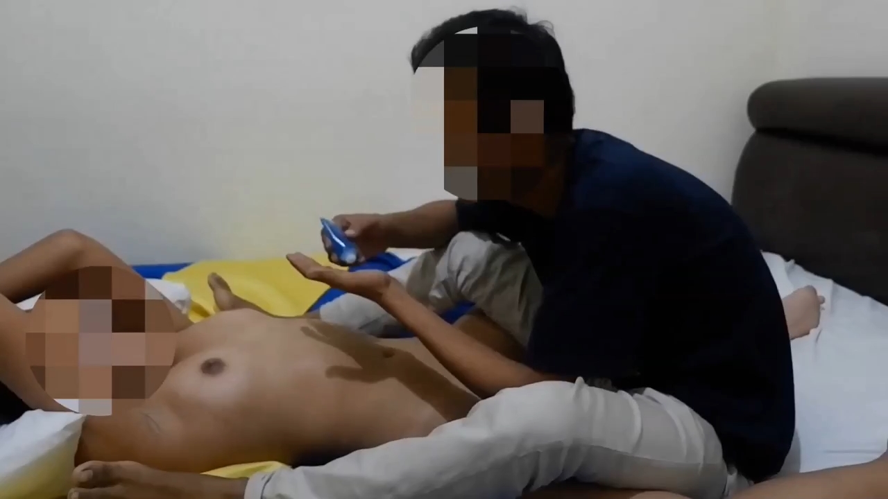 Enaknya Jadi Tukang Urut Bisa Menjamah Tubuh Wanita