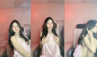 Pengin Lihat Host Cakep Ganti Baju Pegang TT Tiktok