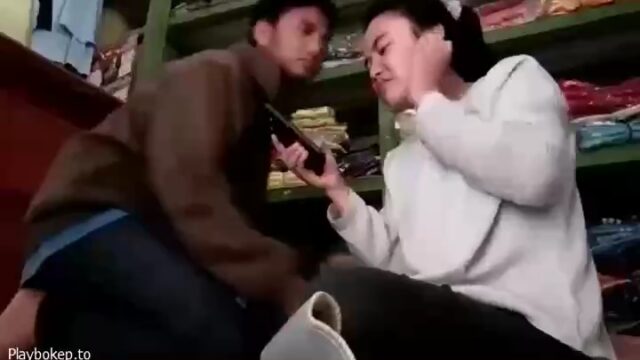 Karyawan Toko Mesum Saat Jam Kerja
